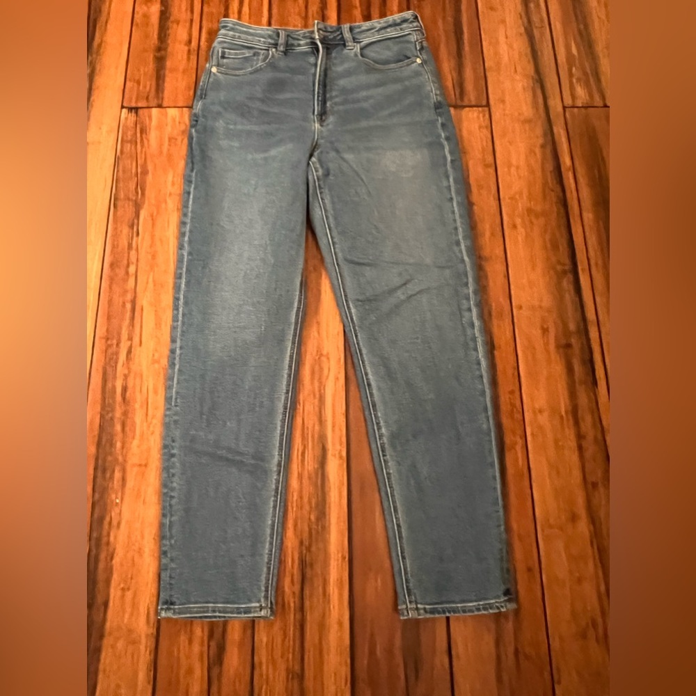 American Eagle mom jeans